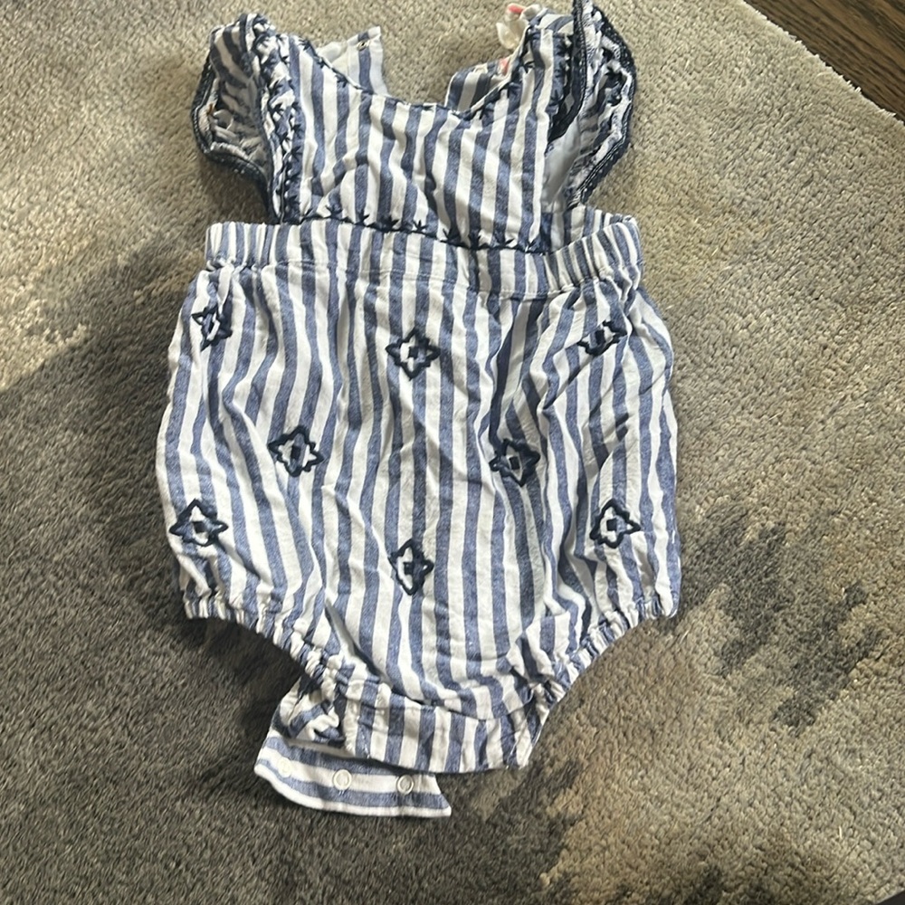 Egg New York onesie